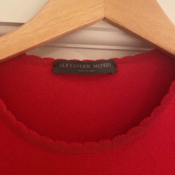 Alexander McQueen red dress with embossed detail and scallop like hem. Sz small - Picture 5 of 6